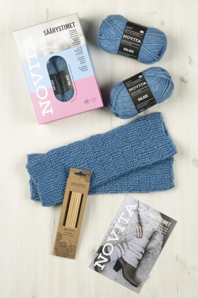 Novita Halaus Strickbox Stulpen