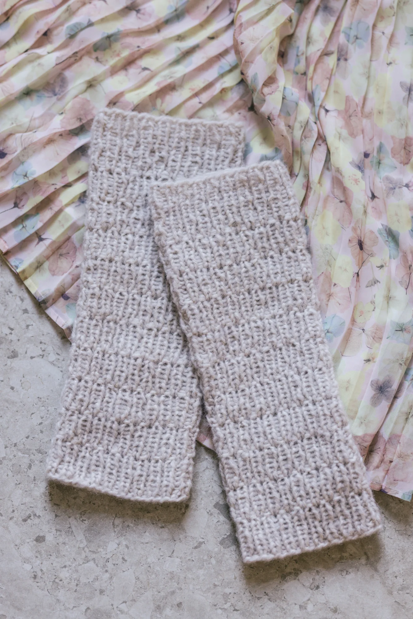 Novita Halaus Strickbox Stulpen – Bild 3